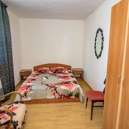 Old House Apartment Vama Veche Bagian luar foto