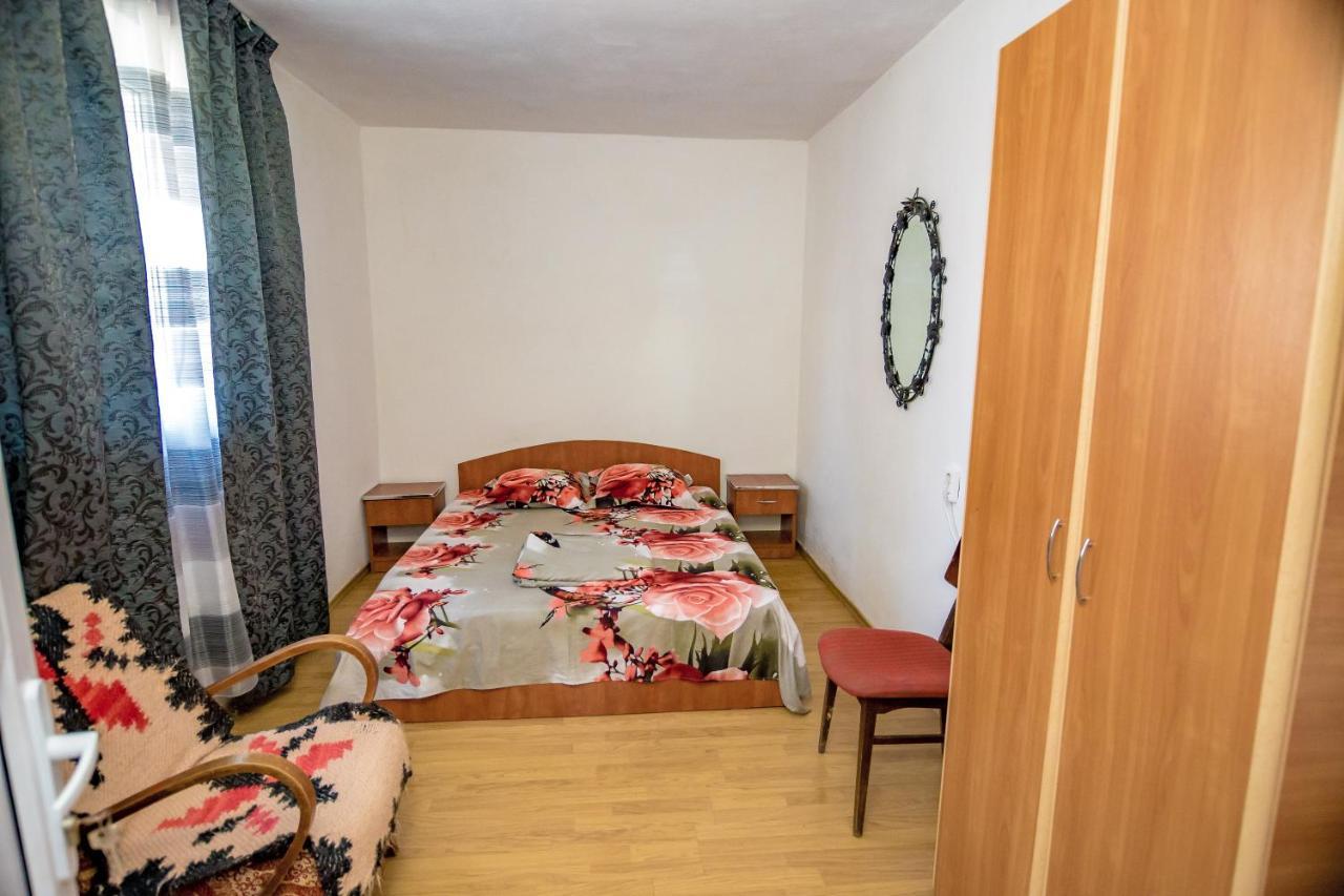 Old House Apartment Vama Veche Bagian luar foto